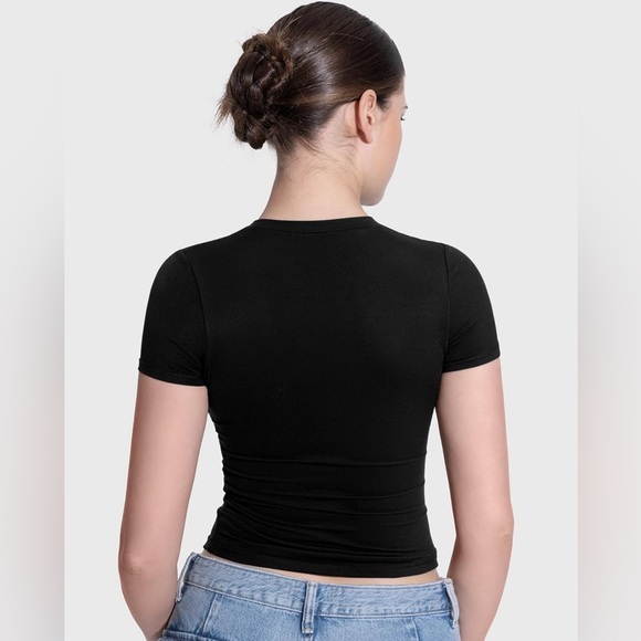 New Women's Crew Neck Short Sleeve Top Sz Small - Picture 2 of 3